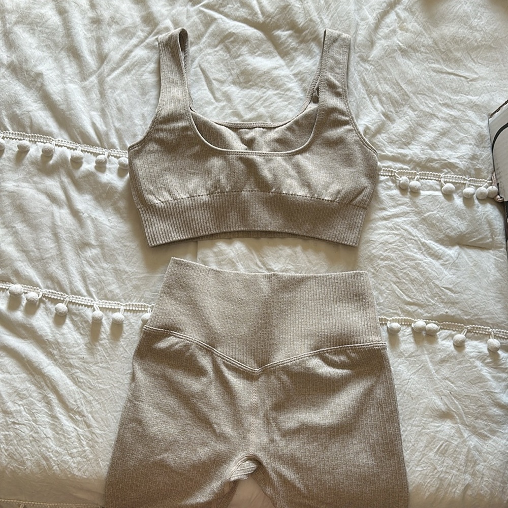 Amazon Workout Set - Picture 3 of 4